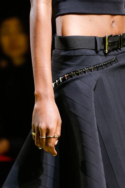 Look 60